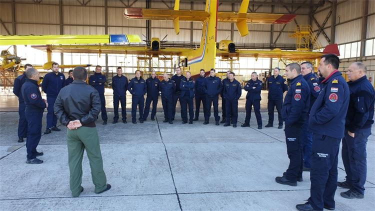 Slika /slike/Vijesti/Osposobljavanje voditelja intervencija za navodjenje zrakoplova (6).jpg